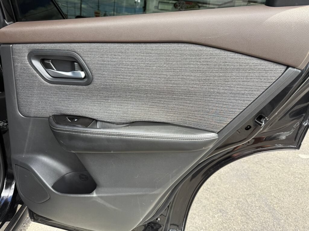 Used 2021 Nissan Rogue SV AWD/4WD image 25