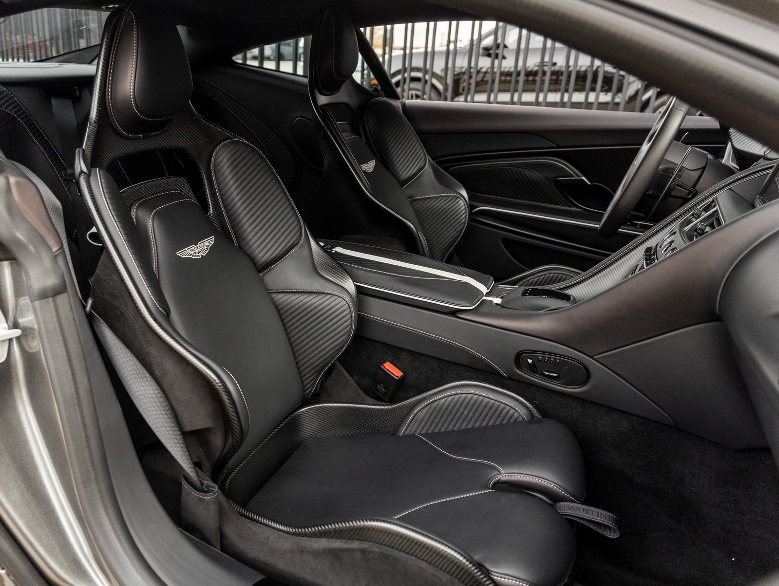 Used 2023 Aston Martin DBS Coupe image 43