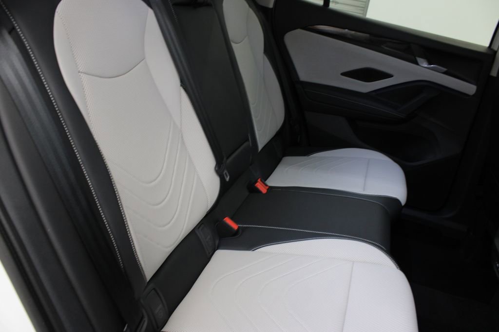 Certified 2025 Volkswagen Tiguan SE image 19