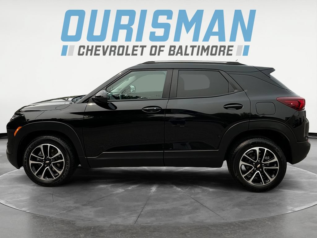 Used 2025 Chevrolet TrailBlazer LT FWD image 3