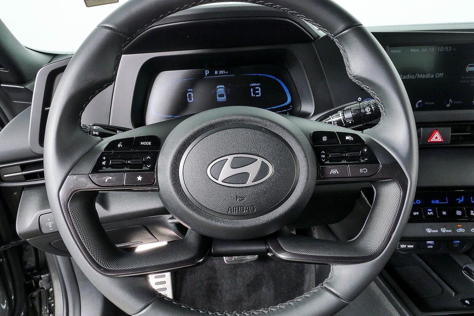 Certified 2025 Hyundai Elantra Sport FWD image 8