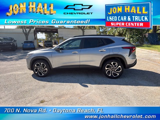 Used 2025 Chevrolet Trax RS w/ Sunroof Package FWD image 4