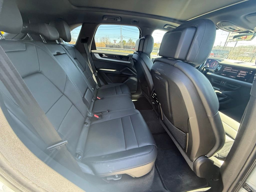 Used 2024 Porsche Cayenne image 38