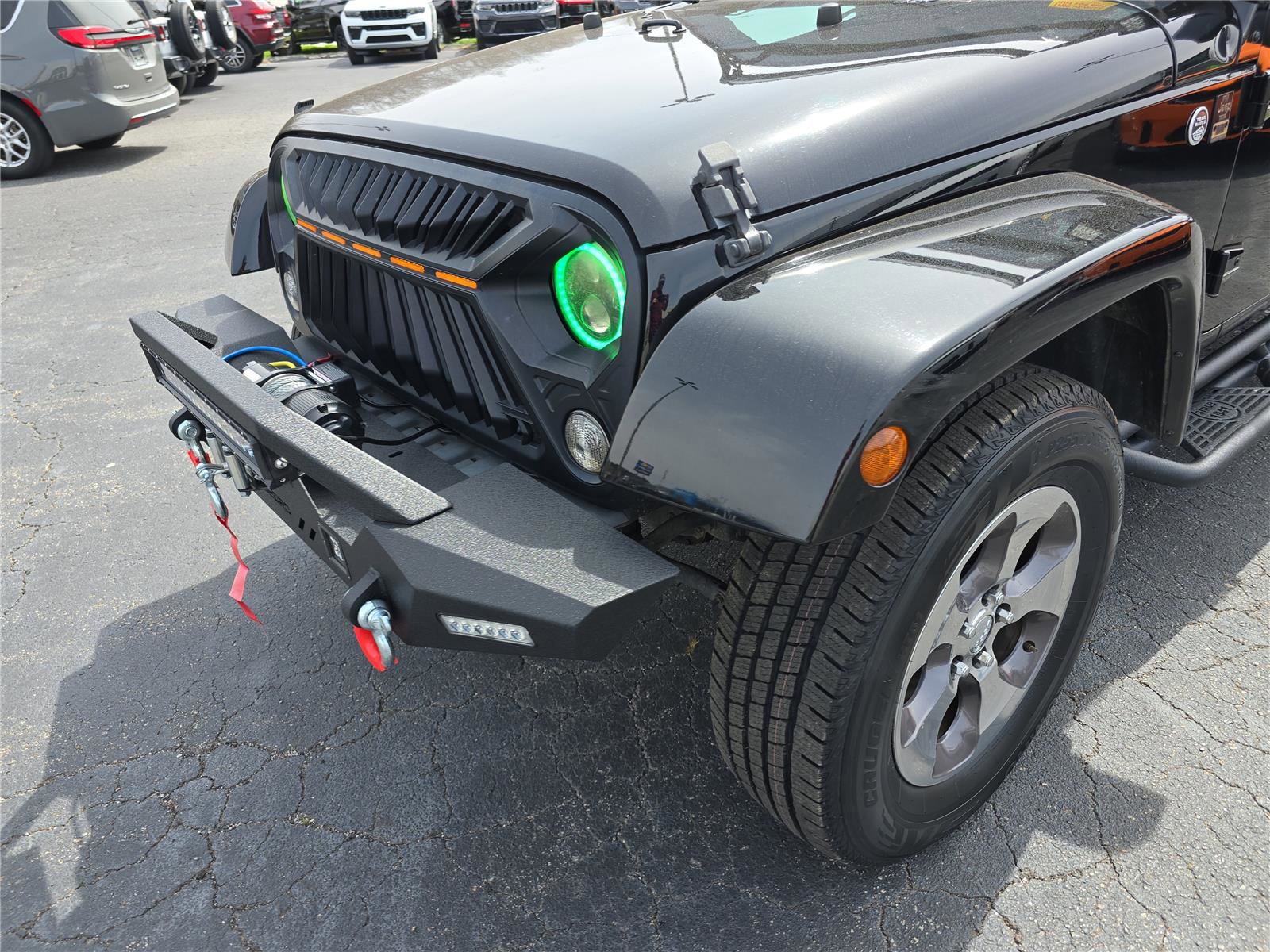 Used 2018 Jeep Wrangler Unlimited Sahara w/ Connectivity Group image 9