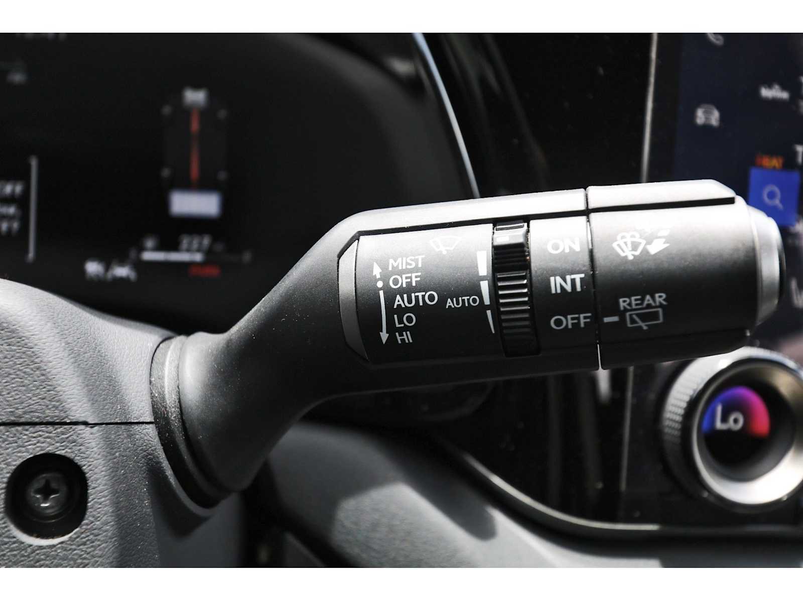 Used 2025 Lexus RX 450h AWD w/ Luxury Package image 18