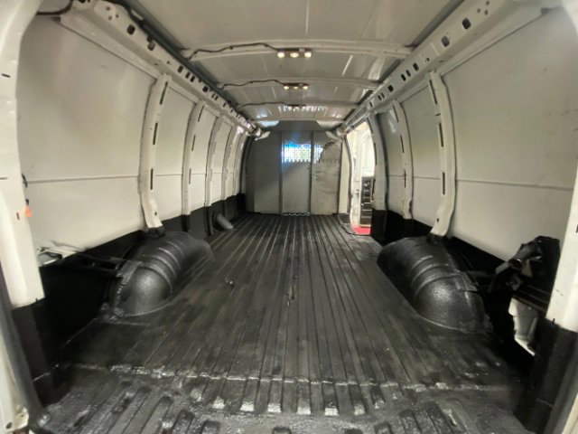 Used 2015 Chevrolet Express 3500 Extended image 15