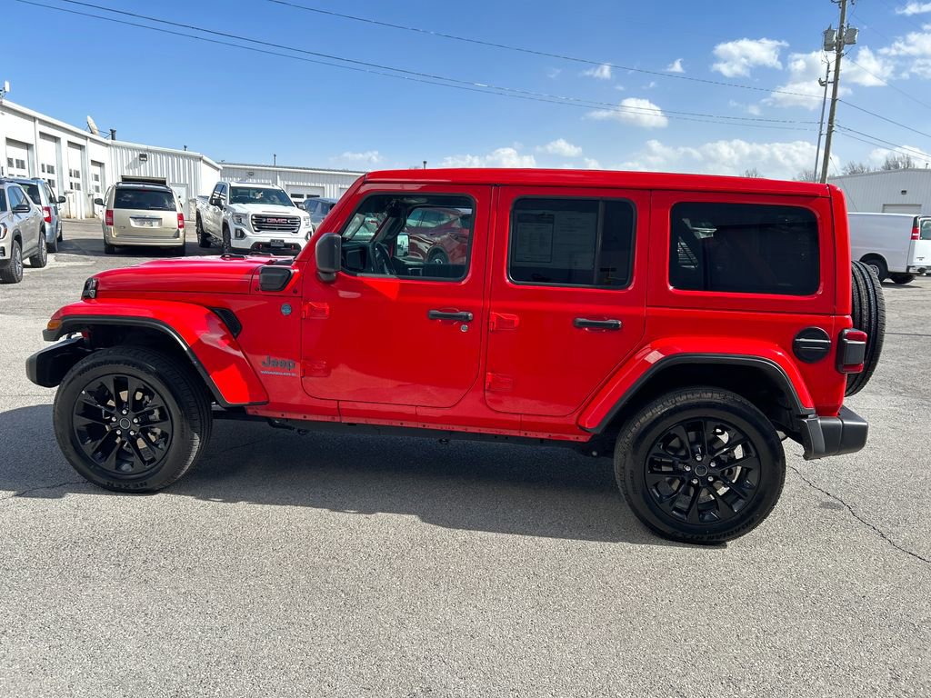 Used 2025 Jeep Wrangler Unlimited Sahara w/ Safety Group AWD/4WD image 4