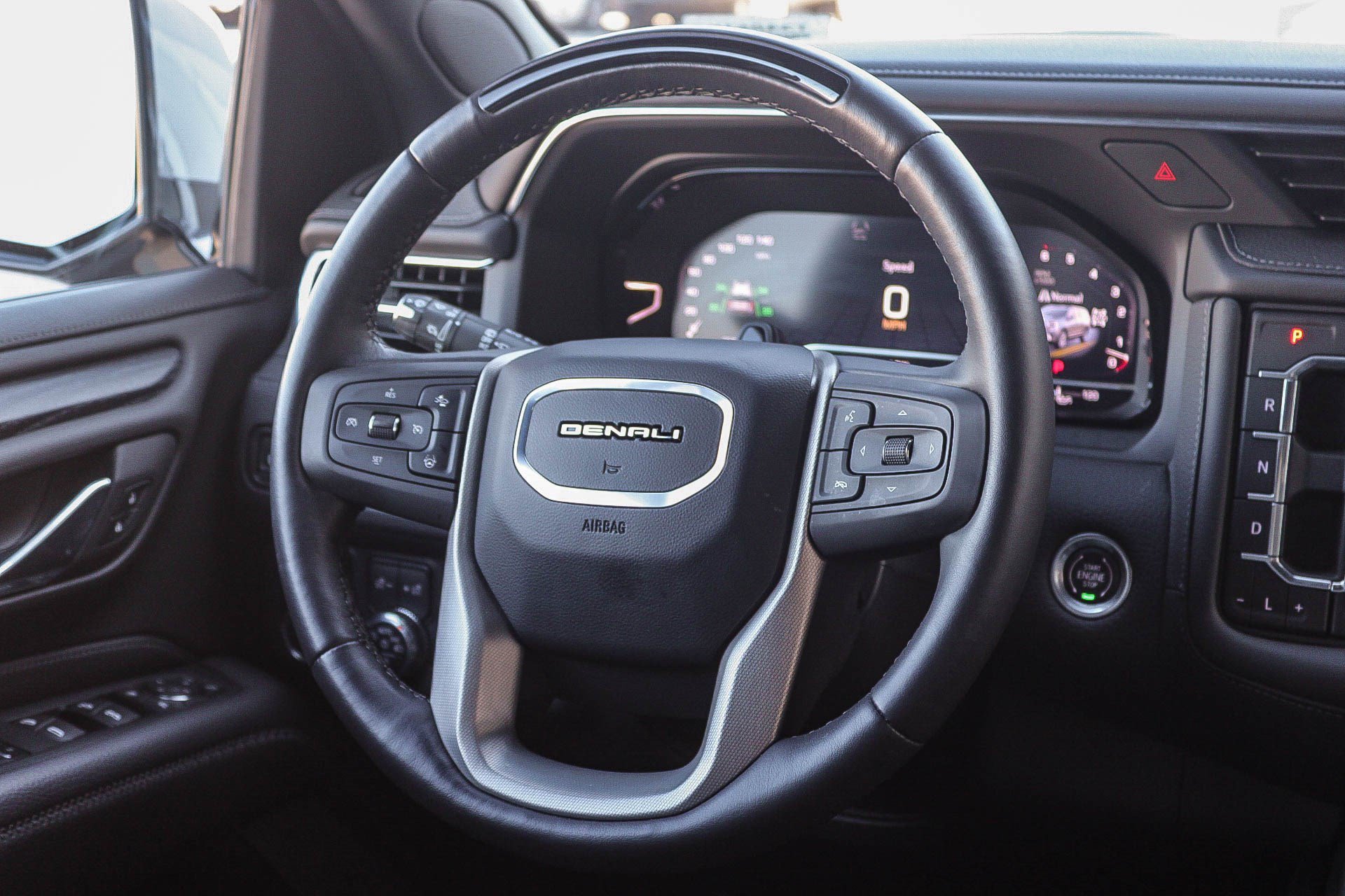 Used 2024 GMC Yukon Denali w/ Advanced Technology Package AWD/4WD image 17