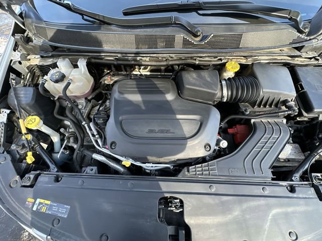 Used 2024 Chrysler Pacifica Touring-L image 19