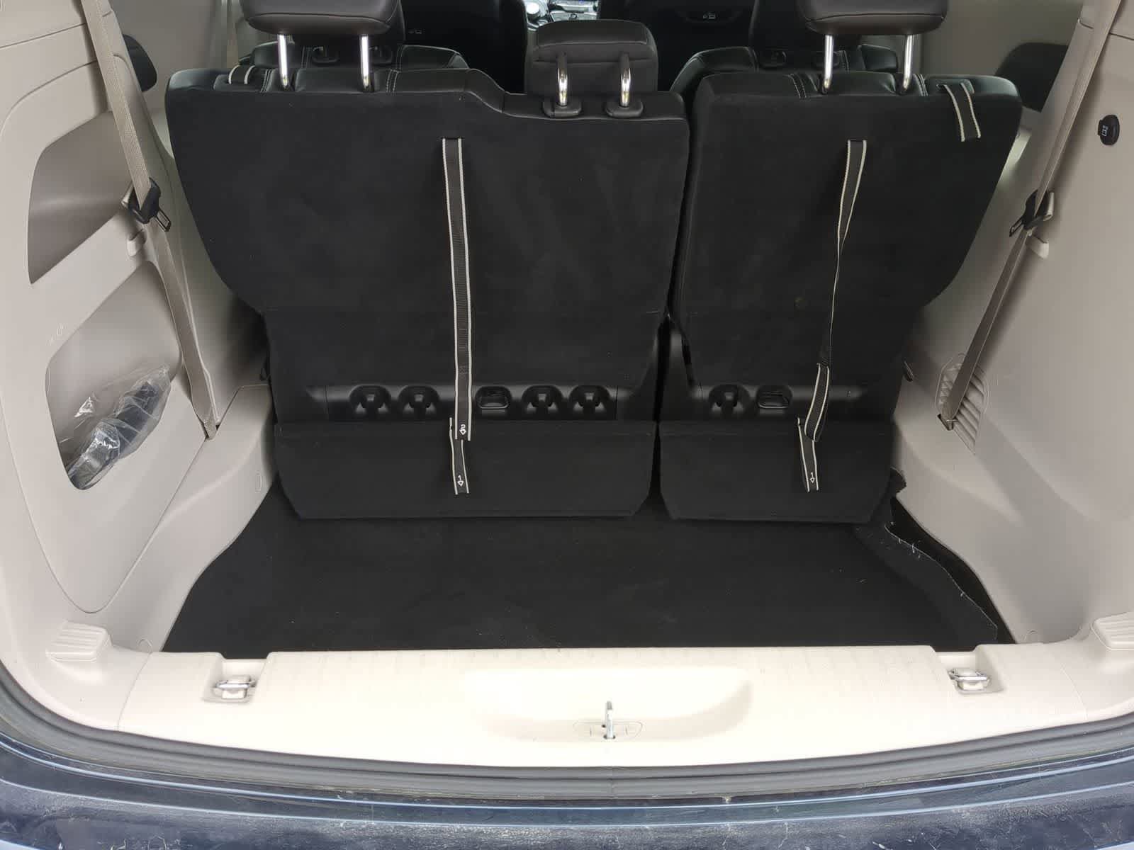 Used 2023 Chrysler Pacifica Touring-L AWD/4WD image 32