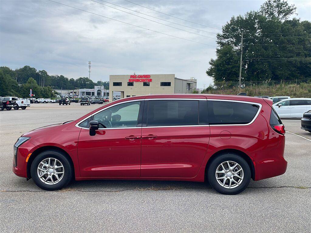 Used 2027 Chrysler Pacifica Select FWD image 5