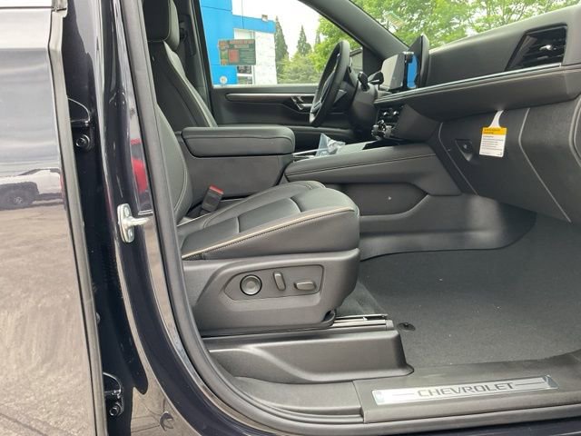 New 2025 Chevrolet Suburban Premier image 17