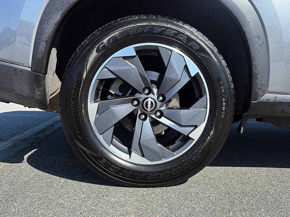 Certified 2025 Nissan Rogue SV AWD/4WD image 11