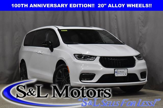 New 2026 Chrysler Pacifica Select