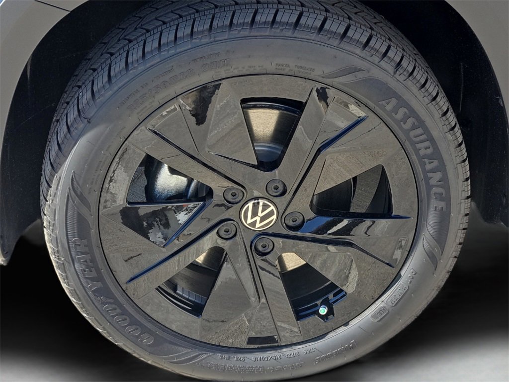 New 2026 Volkswagen Taos SE image 8