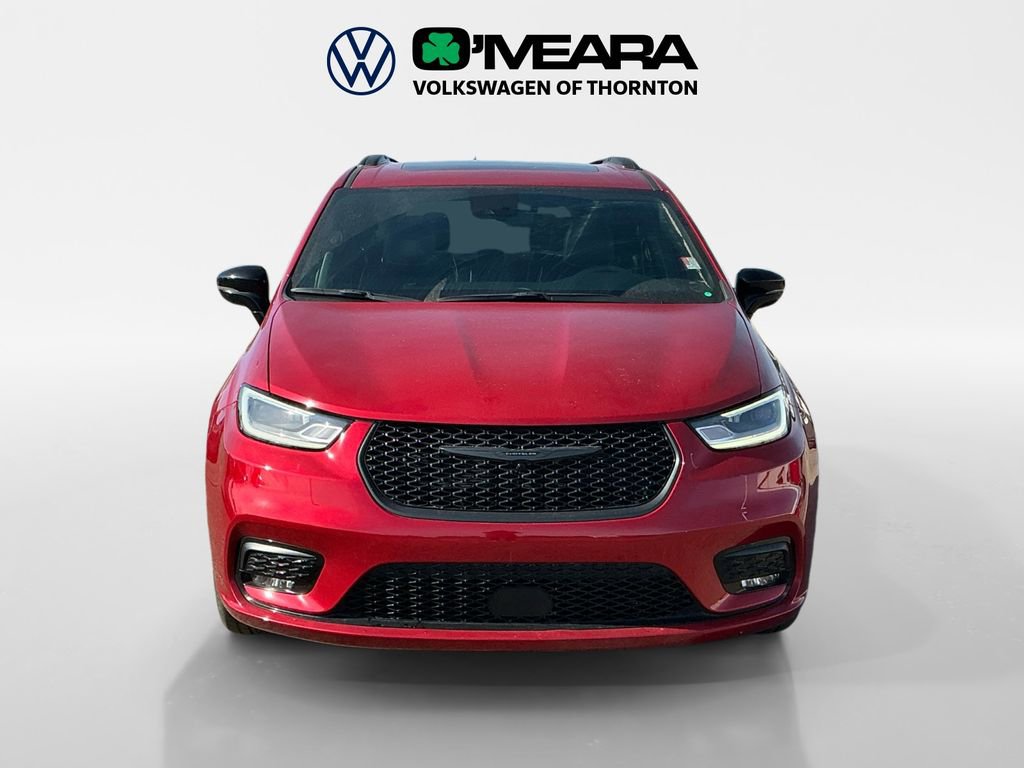 Used 2025 Chrysler Pacifica Limited image 8