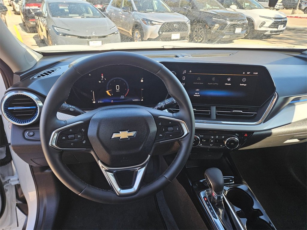 Used 2025 Chevrolet Trax LT w/ LT Convenience Package image 16