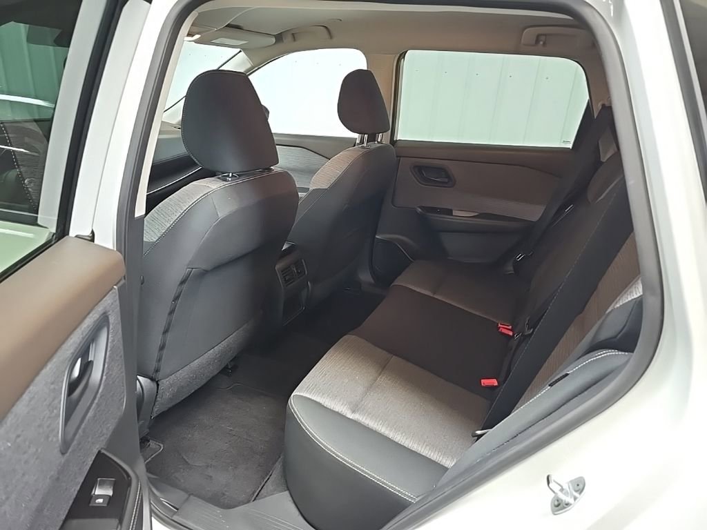 Used 2022 Nissan Rogue S image 30