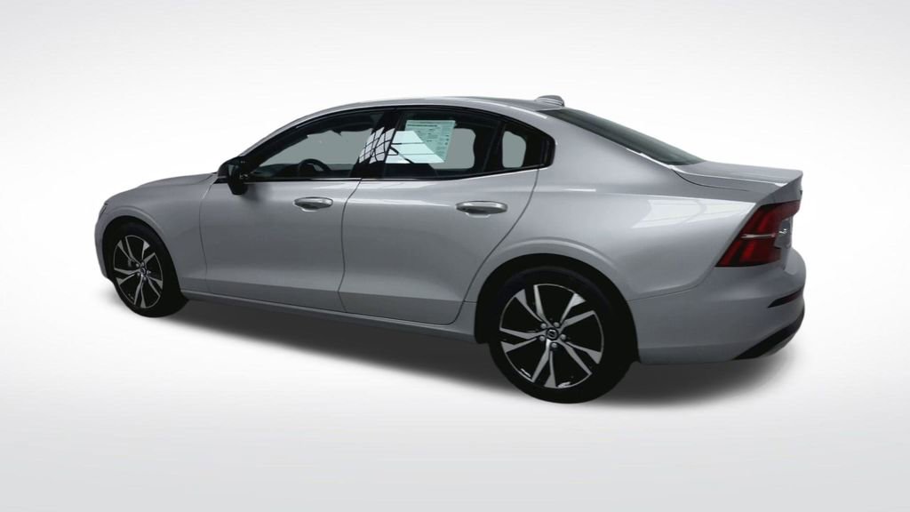 Used 2025 Volvo S60 B5 Core image 22