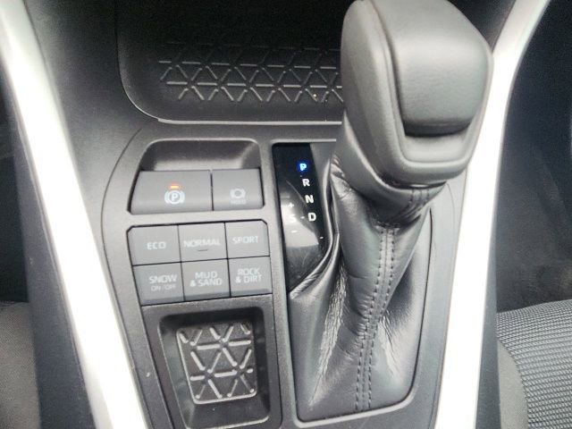 Used 2024 Toyota RAV4 LE AWD/4WD image 30