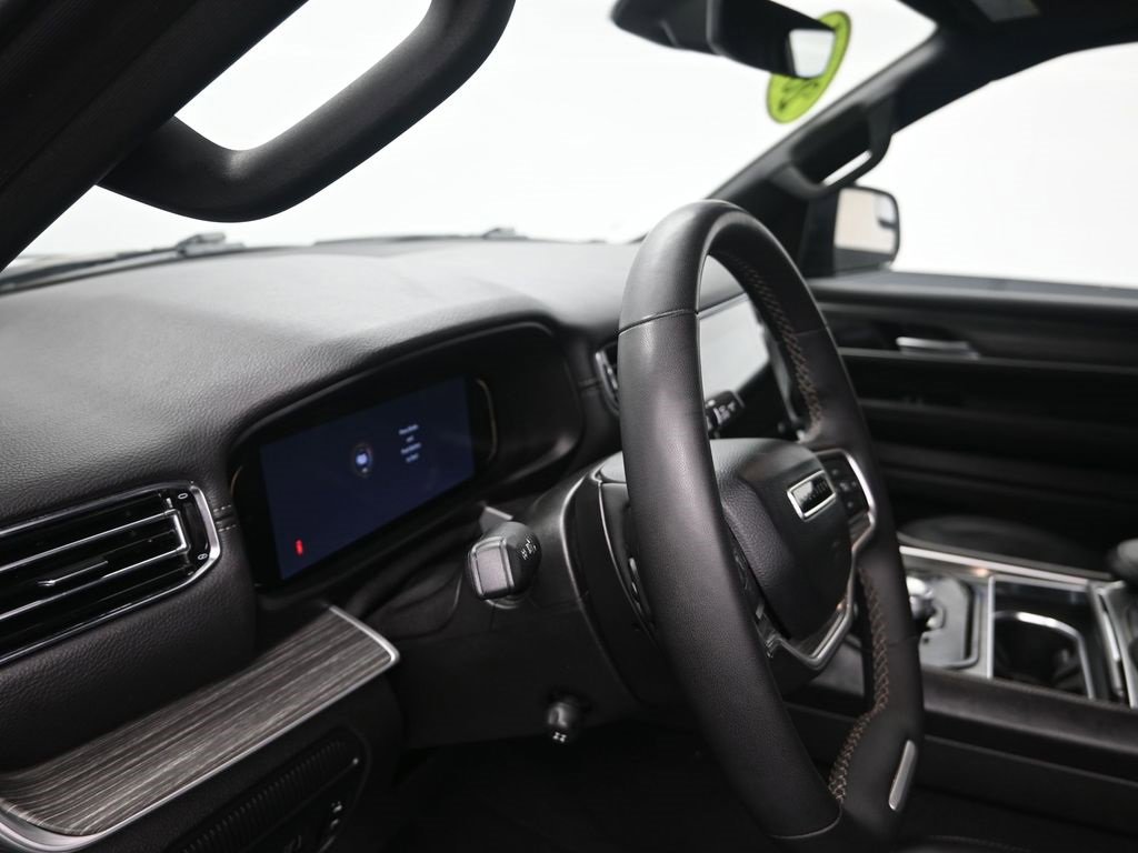 Used 2024 Jeep Wagoneer L Series II w/ Flexible Seating Group image 13