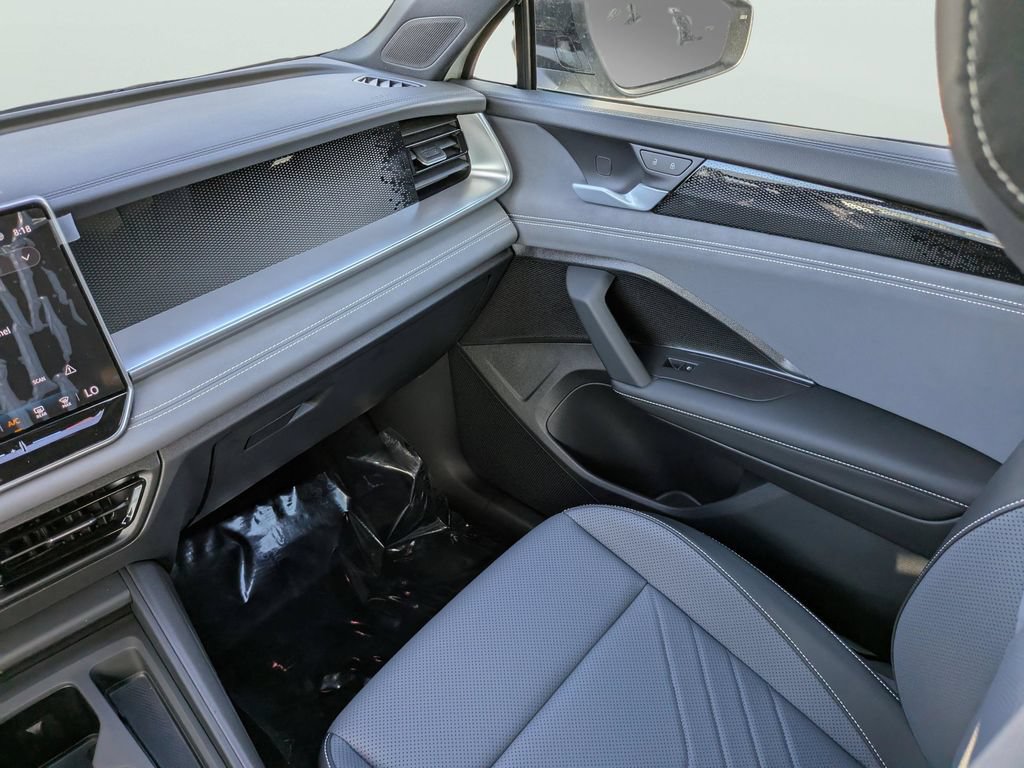 New 2026 Volkswagen Tiguan SE R-Line FWD image 12
