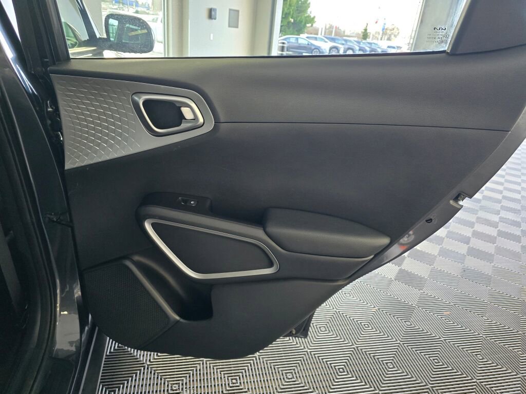 Used 2022 Kia Soul LX w/ Technology Package image 37