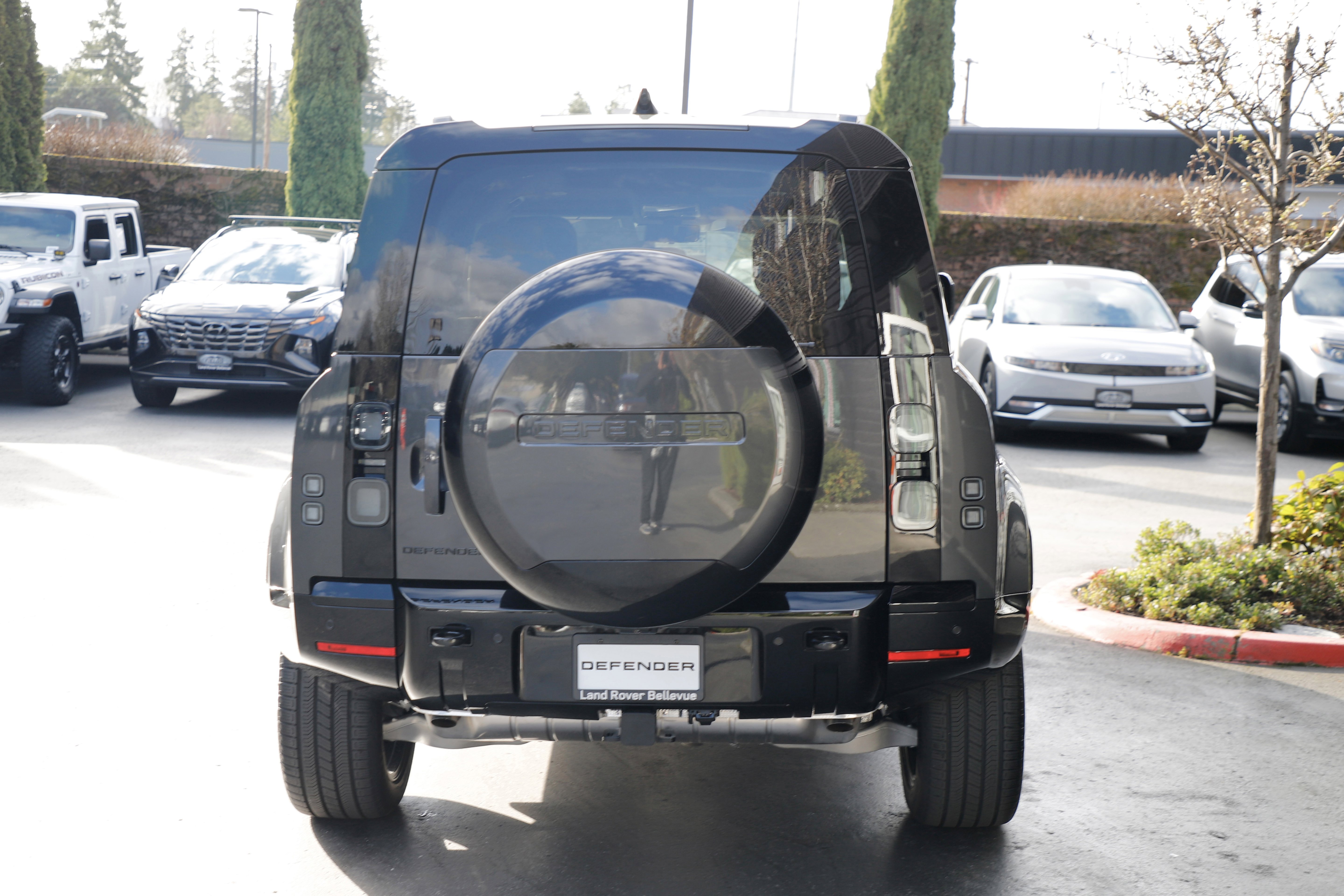 New 2026 Land Rover Defender 110 X-Dynamic SE image 9