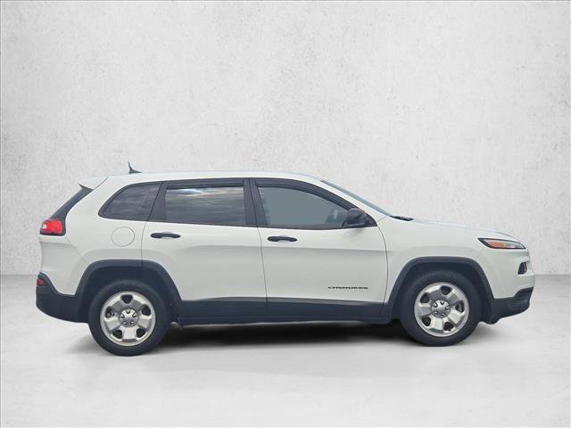 Used 2017 Jeep Cherokee Sport FWD image 4
