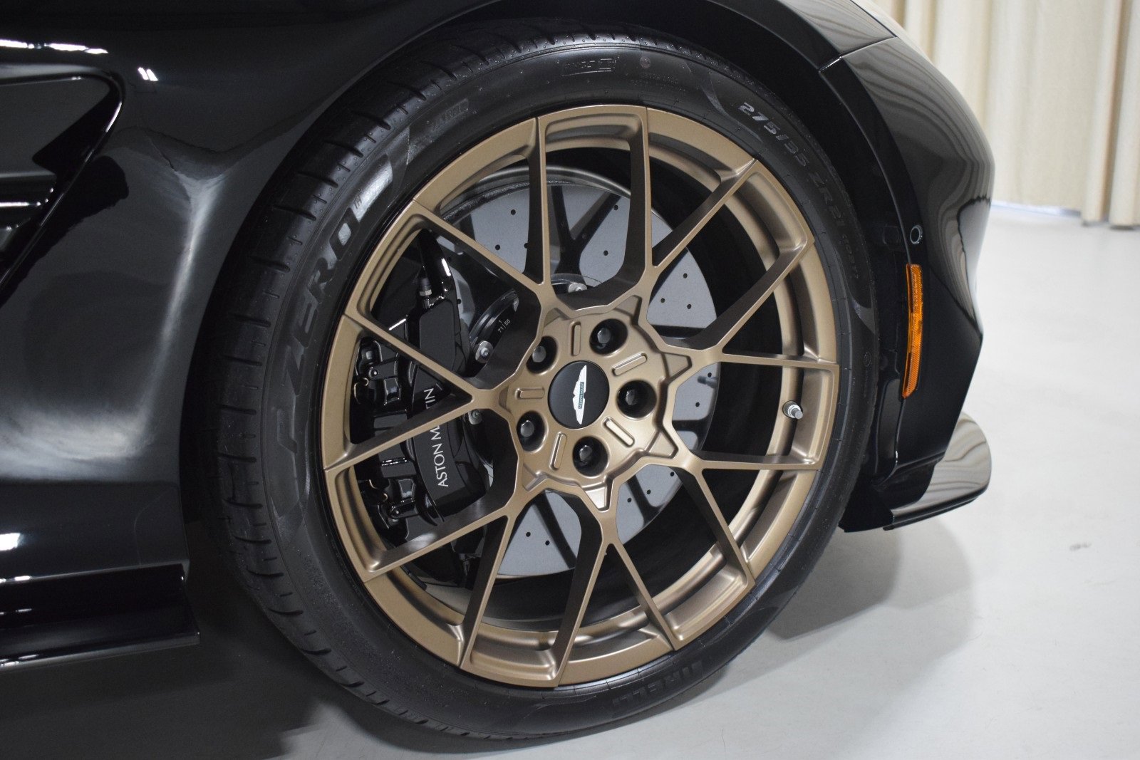 Used 2025 Aston Martin Vanquish image 17