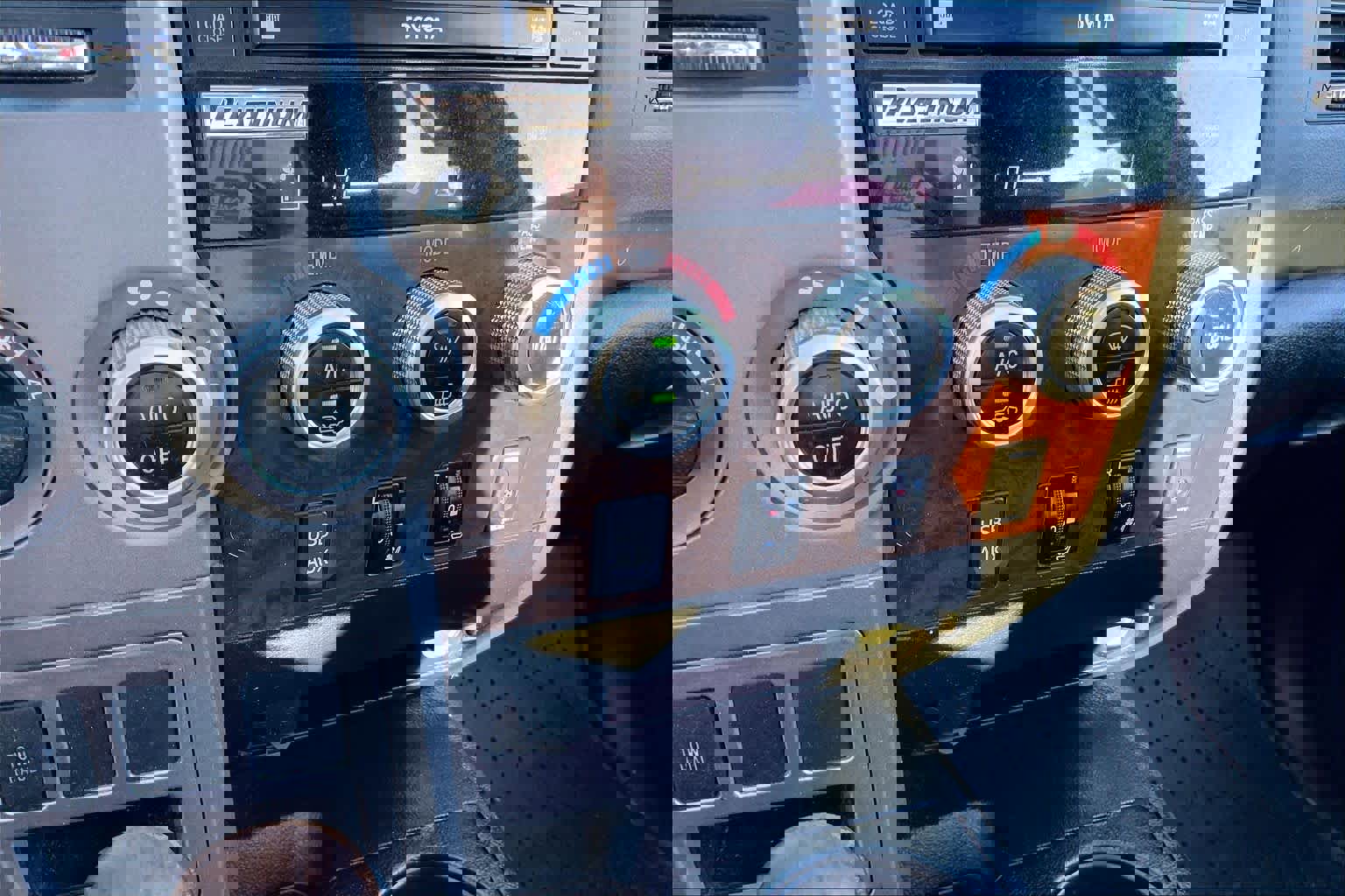 Used 2011 Toyota Tundra Limited w/ Platinum Pkg image 33