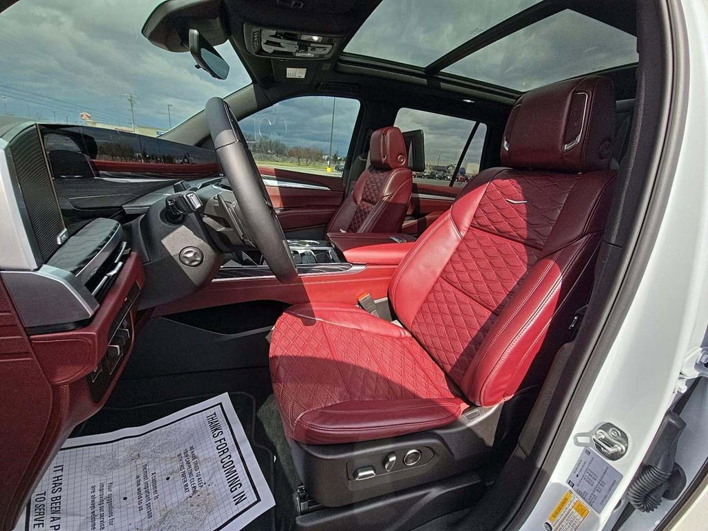 Used 2026 Cadillac Escalade Luxury image 3