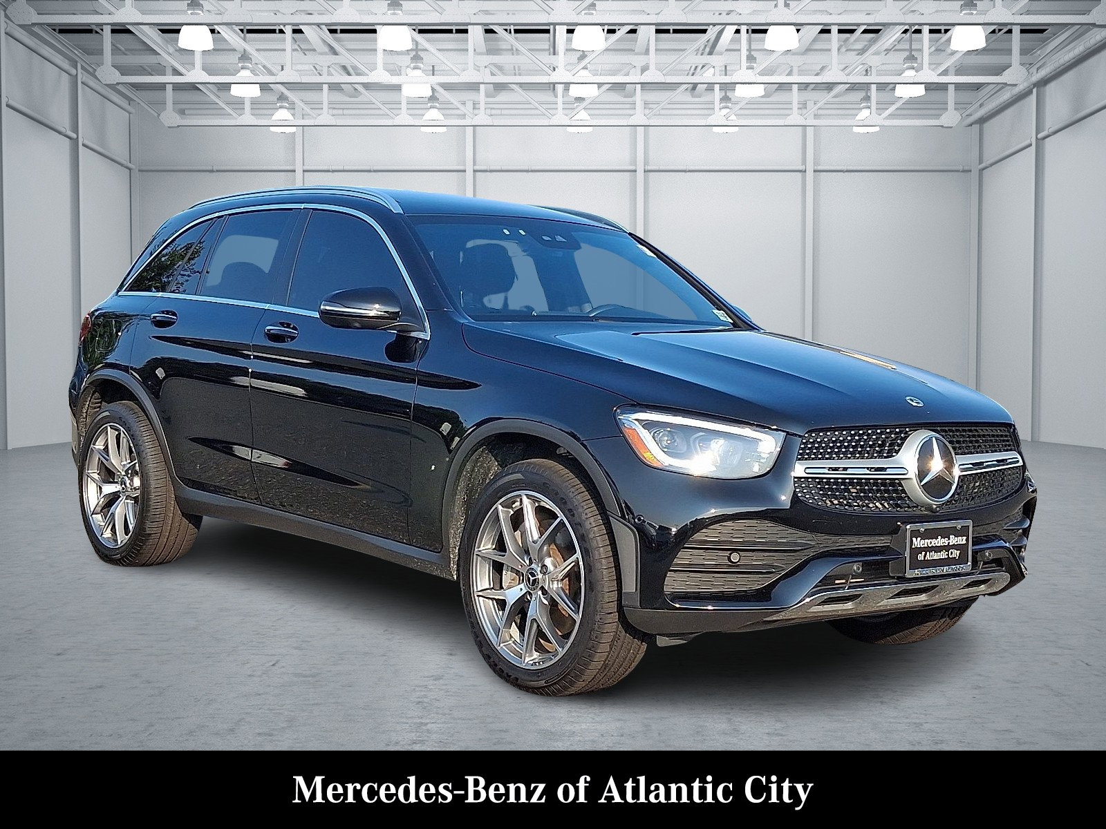 Used 2022 Mercedes-Benz GLC 300 4MATIC SUV image 1