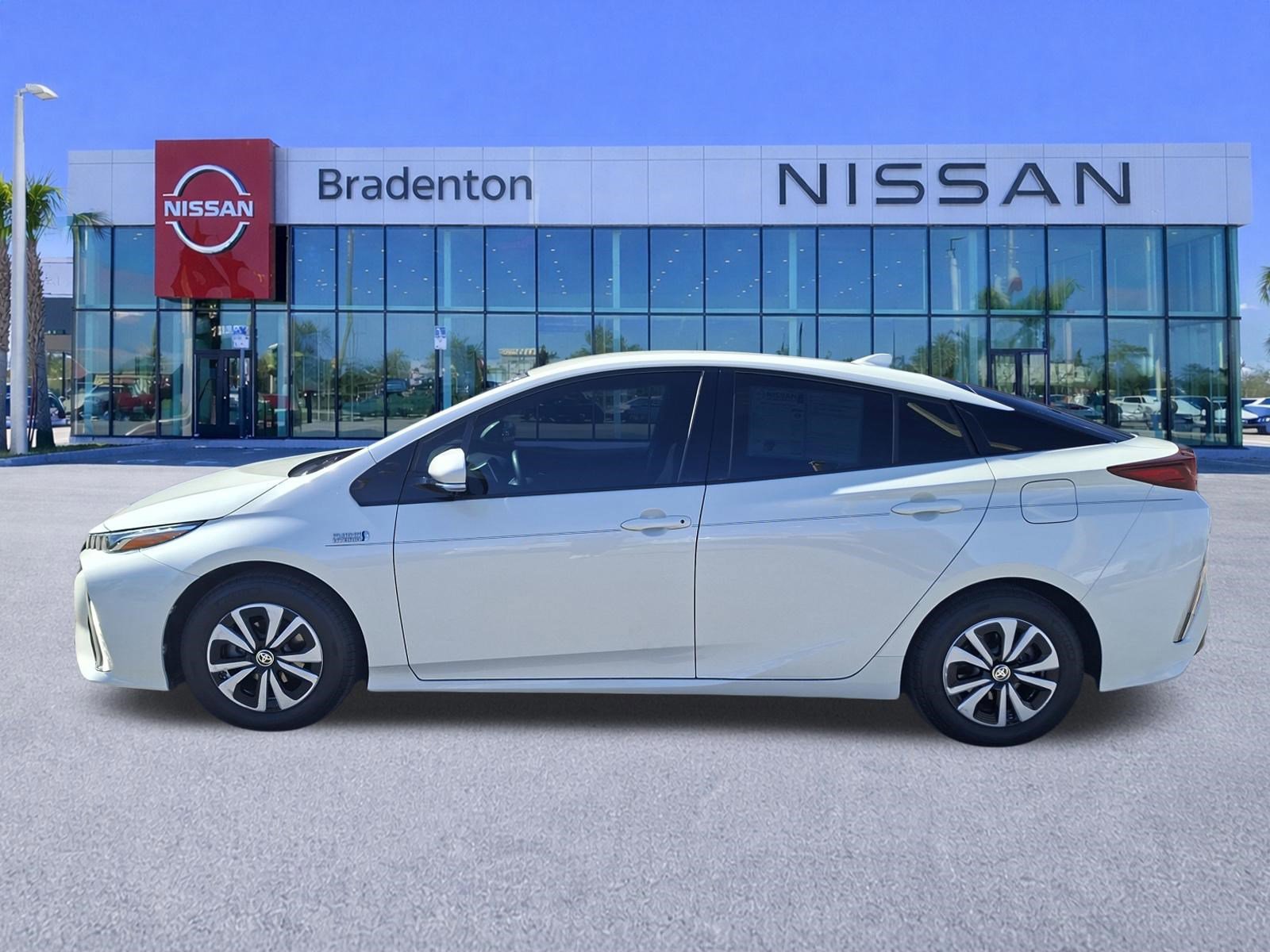 Used 2017 Toyota Prius Prime Plus image 8