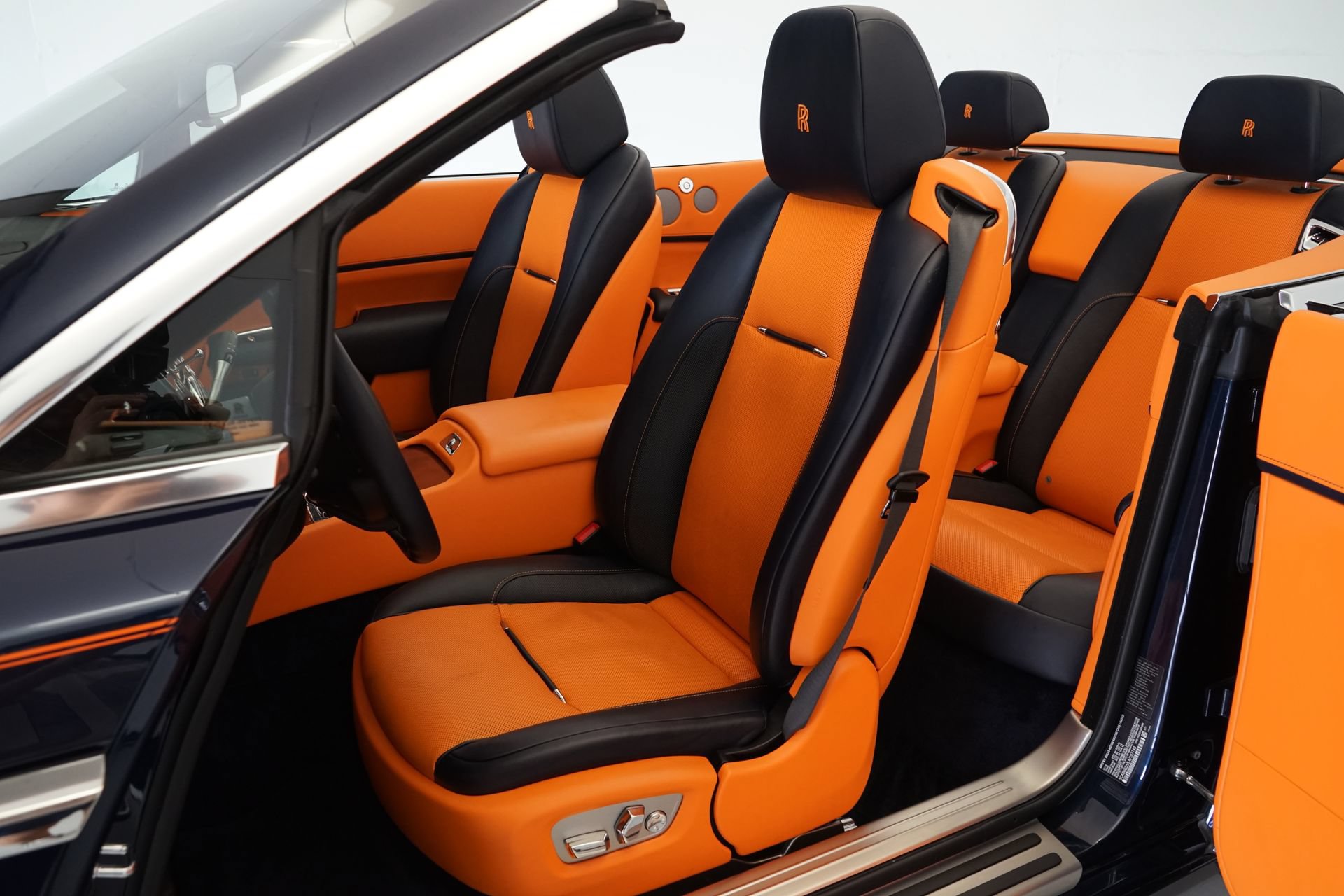 Used 2018 Rolls-Royce Dawn RWD image 10