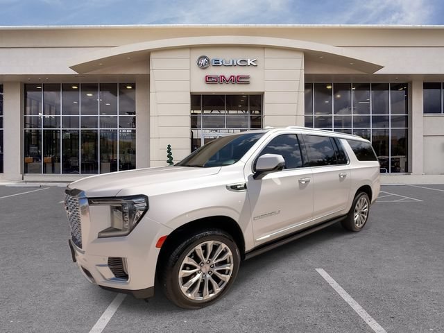 Certified 2022 GMC Yukon XL Denali w/ Denali Ultimate Package AWD/4WD image 6