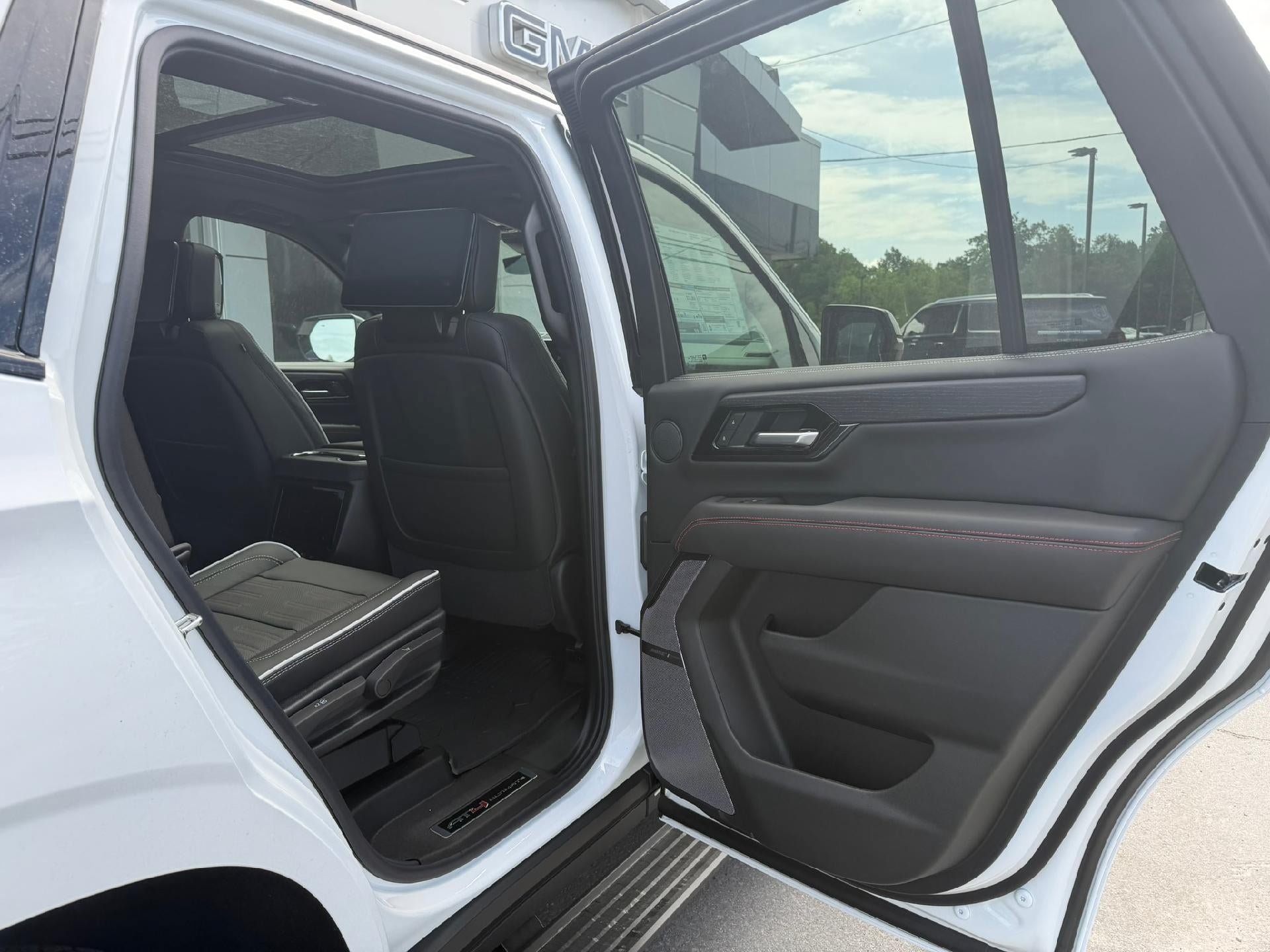 New 2026 GMC Yukon AT4 Ultimate w/ LPO, Floor Liner Package AWD/4WD image 42