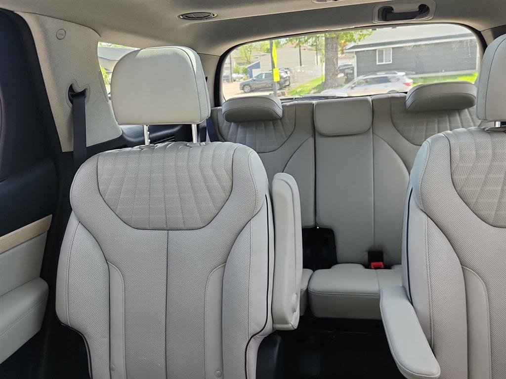 Used 2023 Hyundai Palisade Limited AWD/4WD image 19