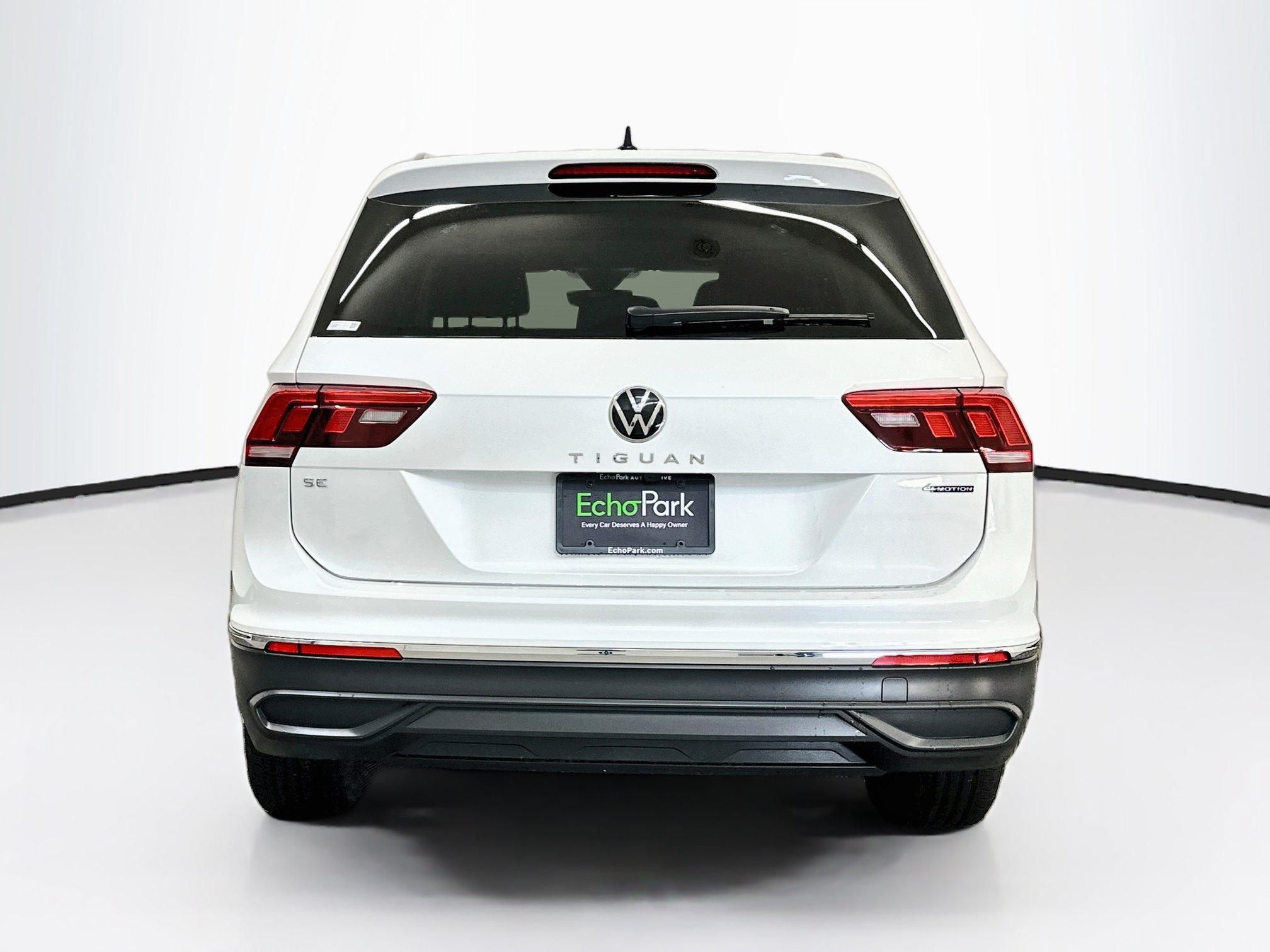 Used 2023 Volkswagen Tiguan SE w/ Panoramic Sunroof Package AWD/4WD image 7