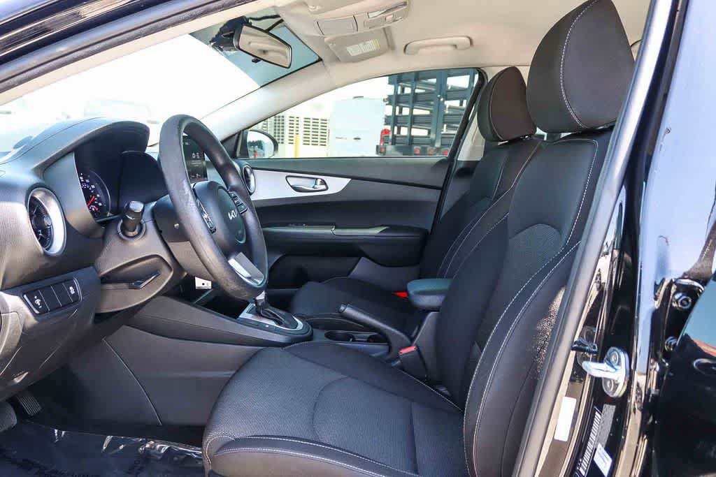 Used 2022 Kia Forte LXS FWD image 17