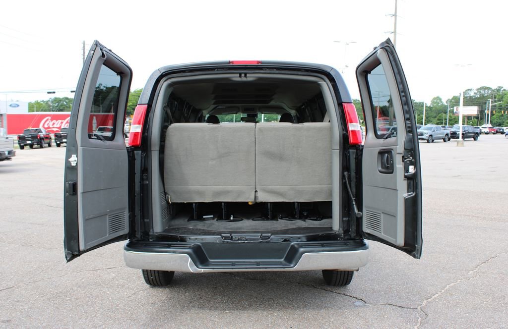 Used 2020 Chevrolet Express 3500 LT w/ LT Preferred Equipment Group RWD image 15