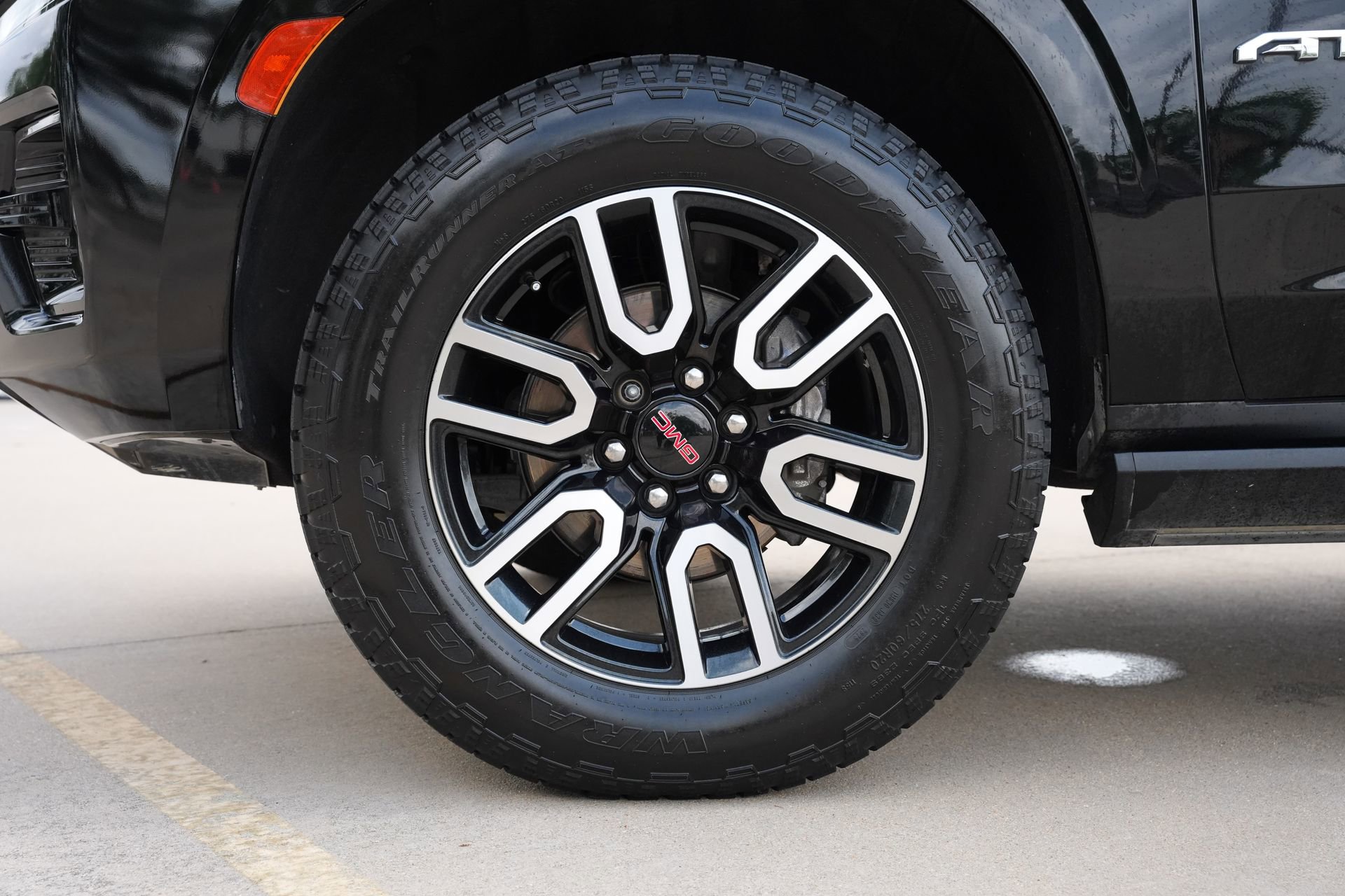 Used 2022 GMC Yukon AT4 image 24