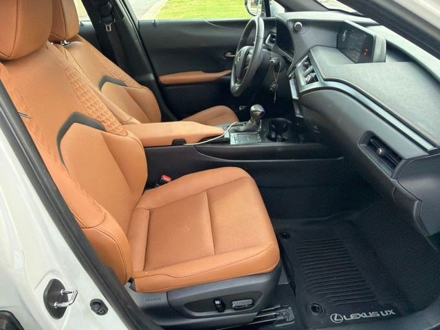 Used 2022 Lexus UX 200 w/ Premium Package FWD image 24