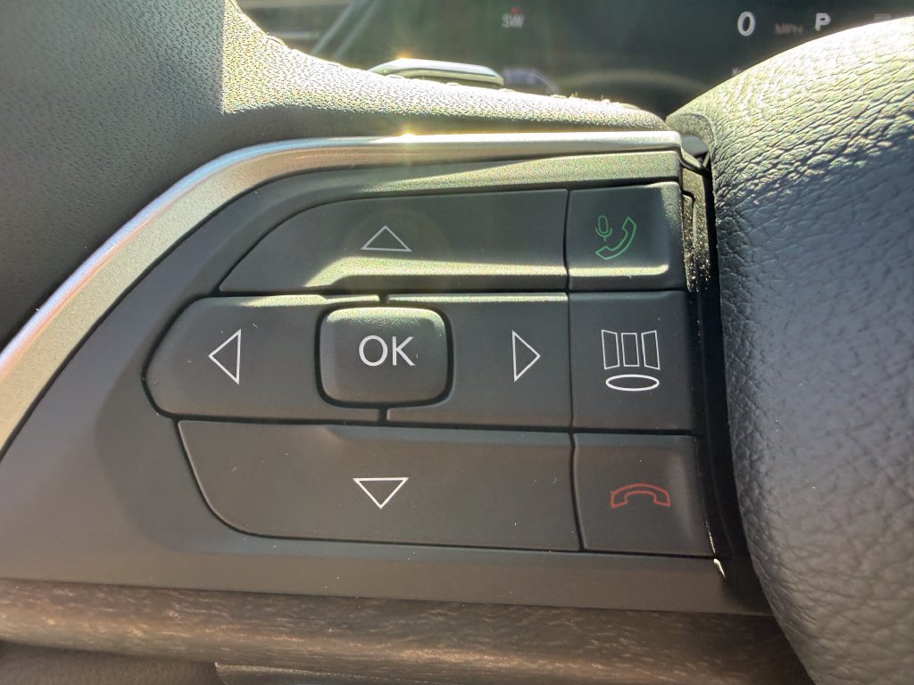 New 2027 Jeep Grand Cherokee Altitude RWD image 18