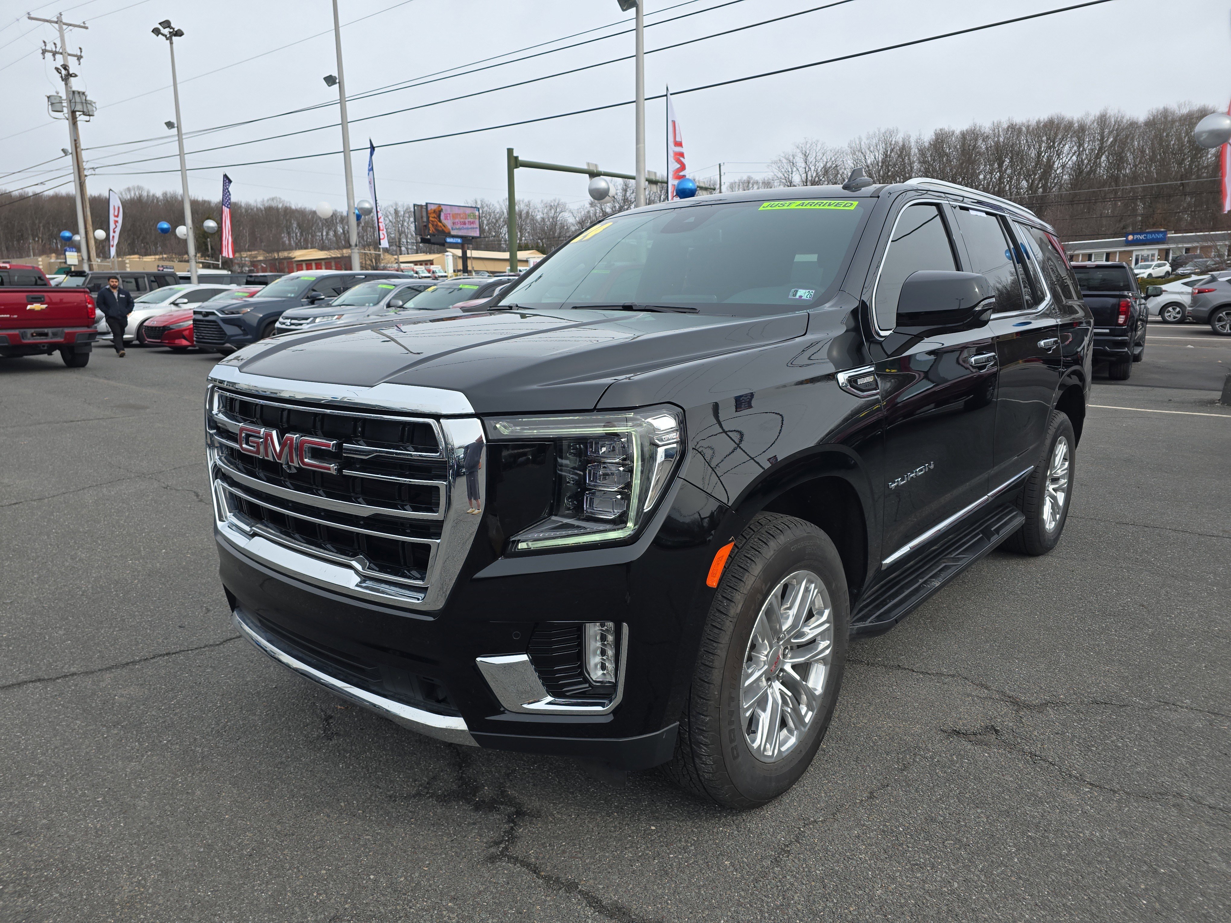 Used 2024 GMC Yukon SLT w/ SLT Luxury Package image 12