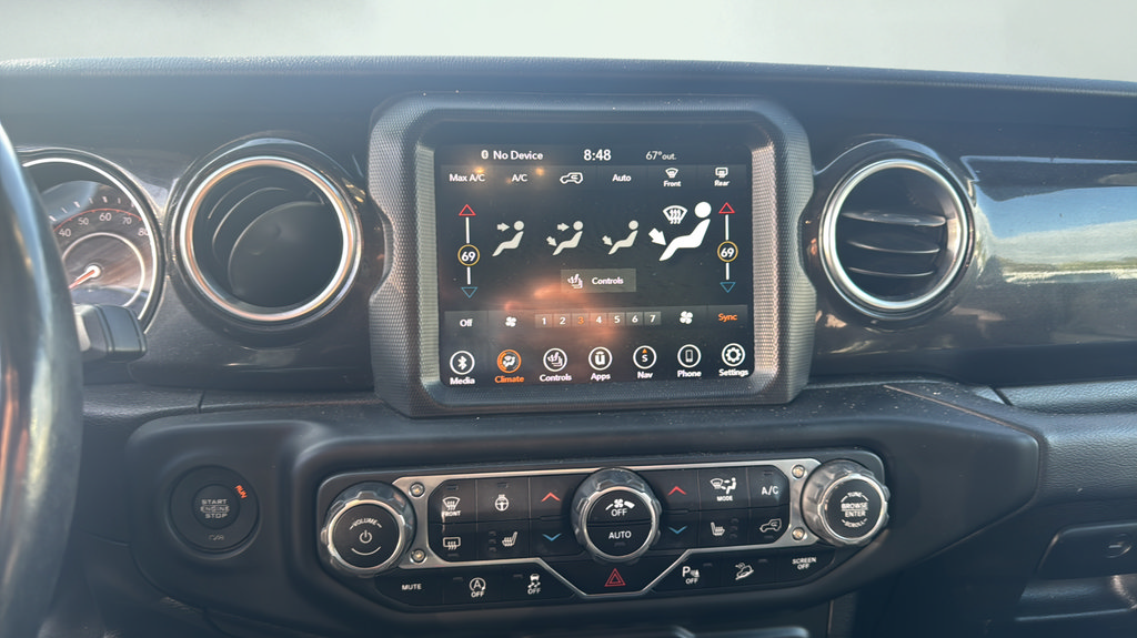 Used 2020 Jeep Wrangler Unlimited Sahara AWD/4WD image 16