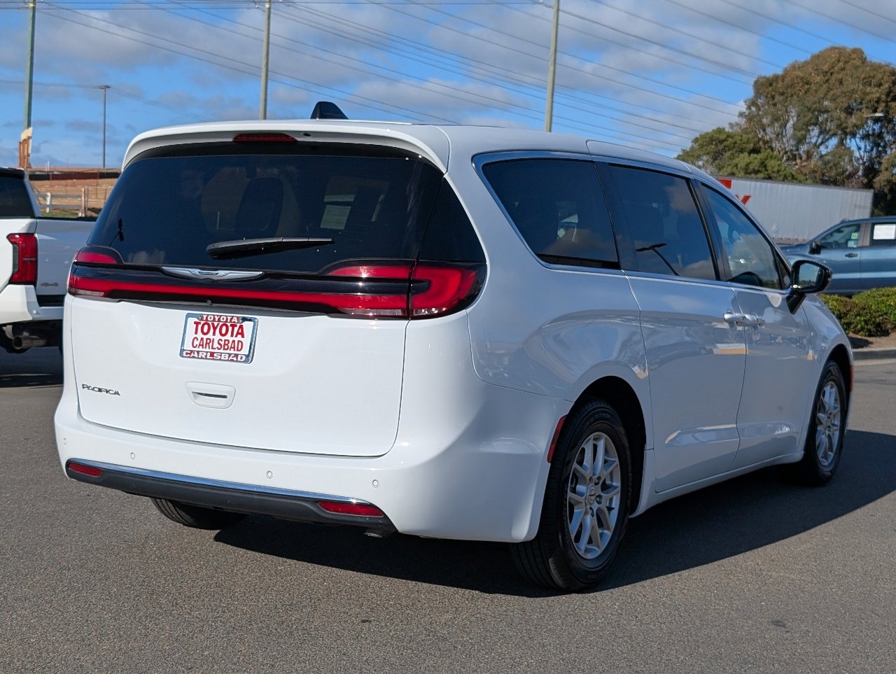 Used 2024 Chrysler Pacifica Touring-L image 13