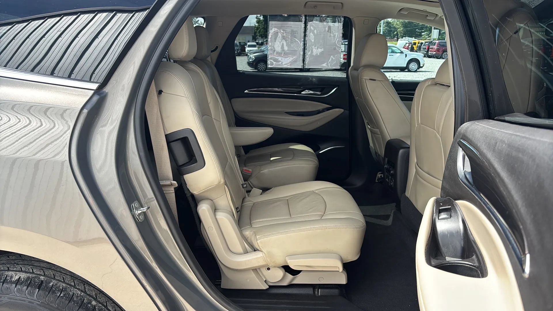 Used 2018 Buick Enclave Essence AWD/4WD image 16