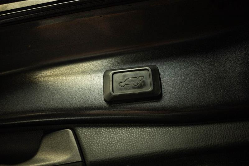 Used 2022 Toyota RAV4 XLE w/ Convenience Package FWD image 8