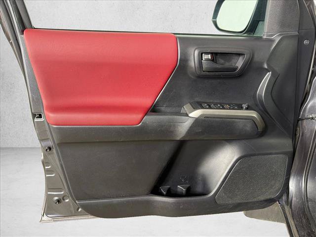 Used 2021 Toyota Tacoma SR5 AWD/4WD image 10